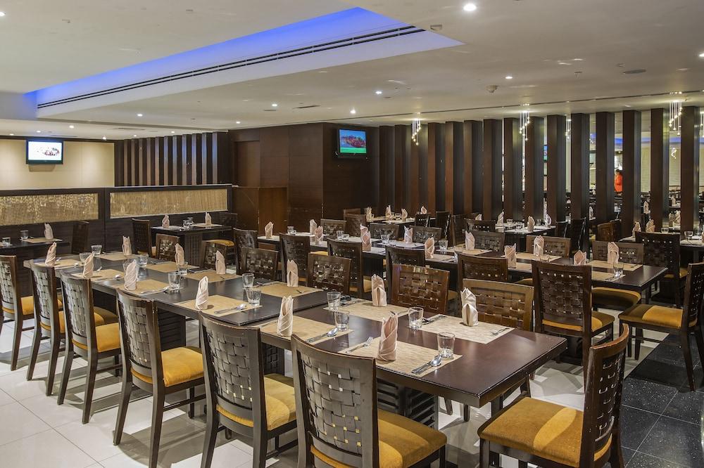 Asiana Hotel Ντουμπάι Εξωτερικό φωτογραφία The interior of a typical buffet restaurant