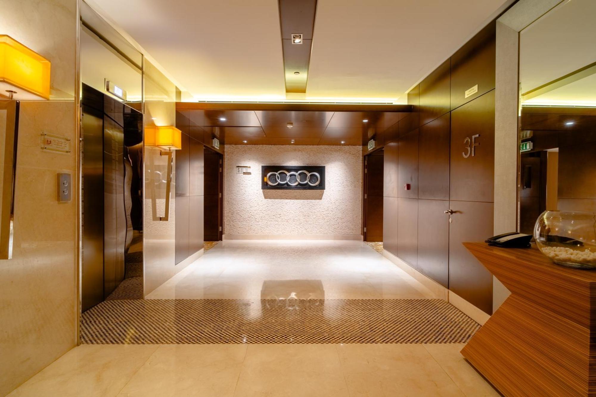 Asiana Hotel Ντουμπάι Εξωτερικό φωτογραφία The lobby of the Audi Centre London